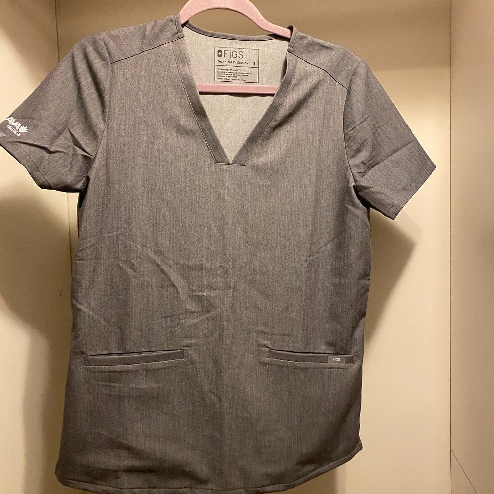 Figs Graphite Casma scrub top